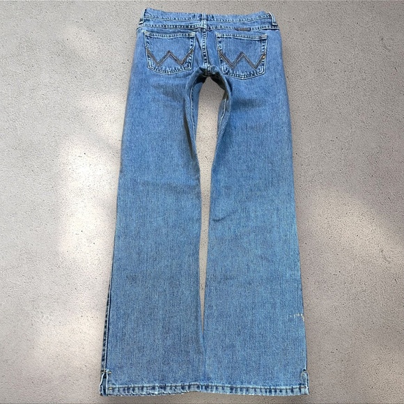 Wrangler “Cash” Mid Rise Bootcut Jeans - Picture 1 of 8